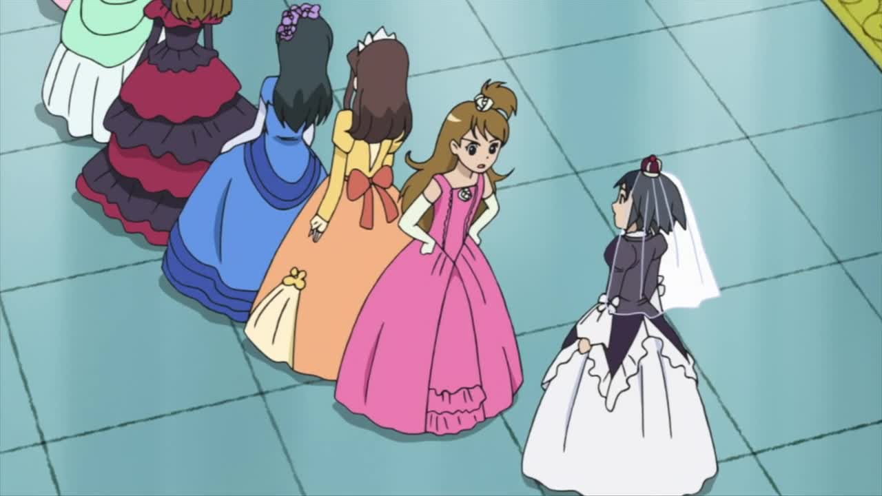 А вот и чёрная колдунья!